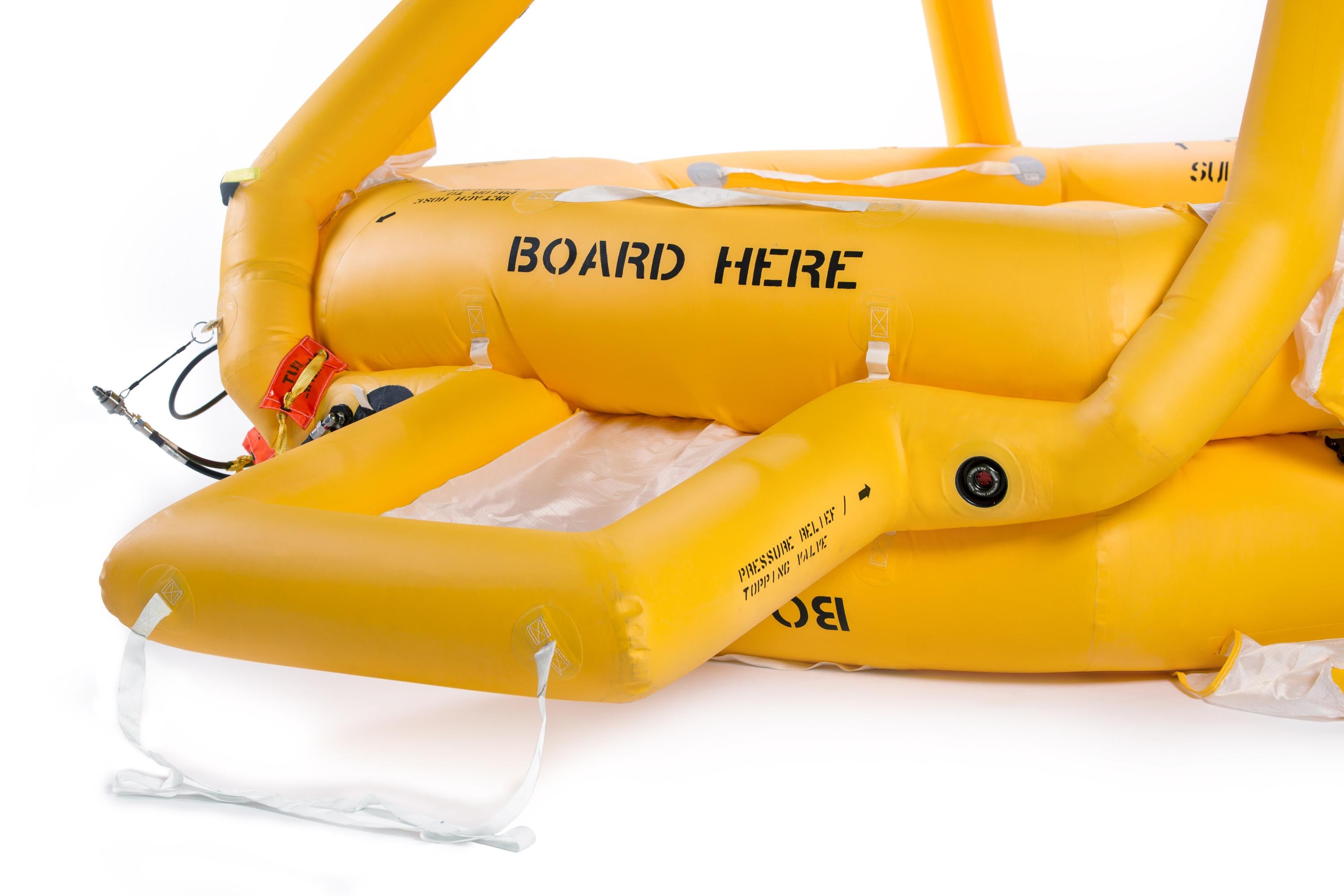 EC135 tri-bag float system with liferafts