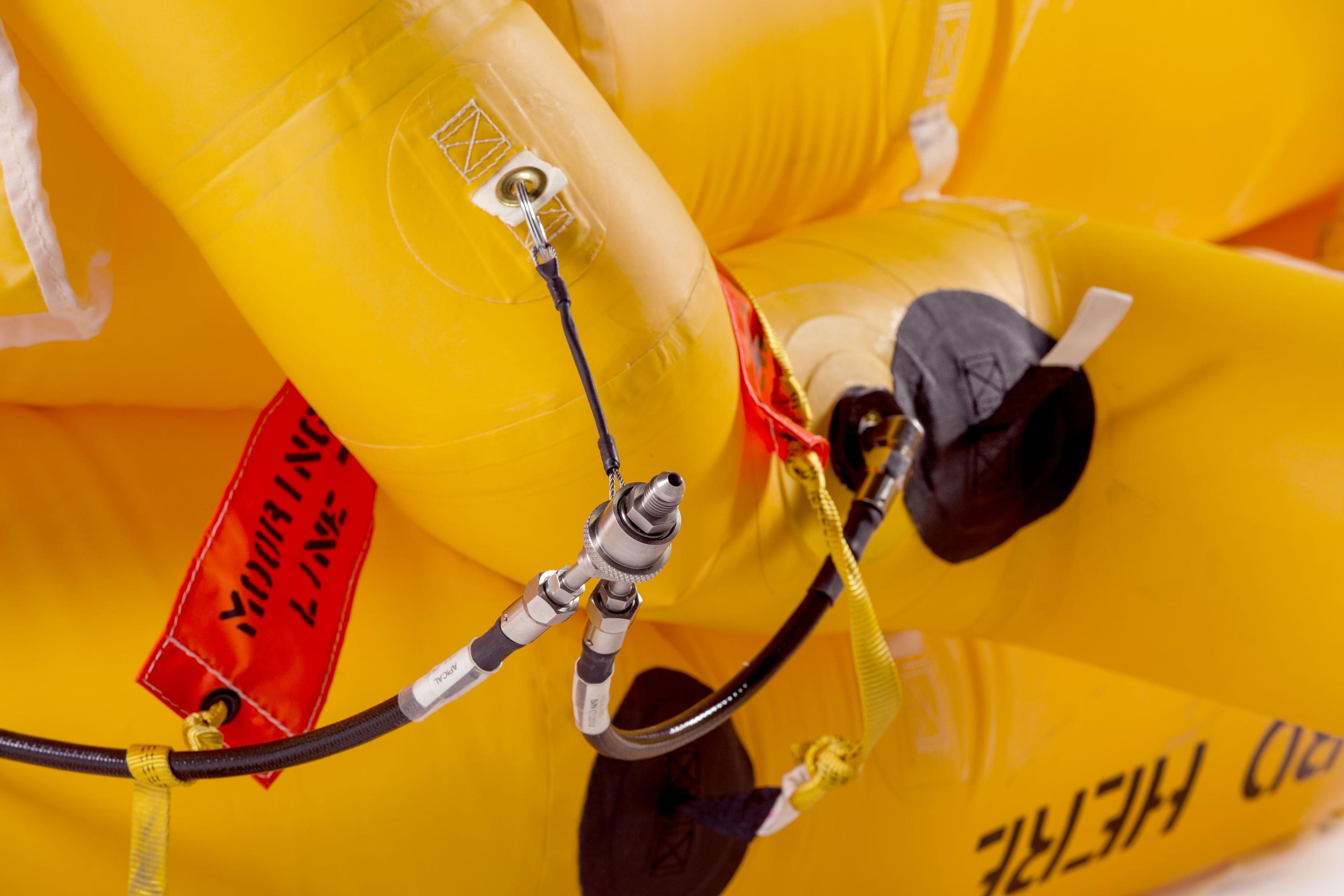 EC135 tri-bag float system with liferafts w/rh hoist guard